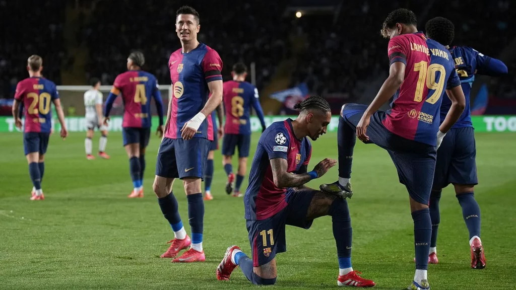 Lamine Yamal e Raphinha incantano, il Barcellona passeggia col Benfica e vola ai quarti di Champions