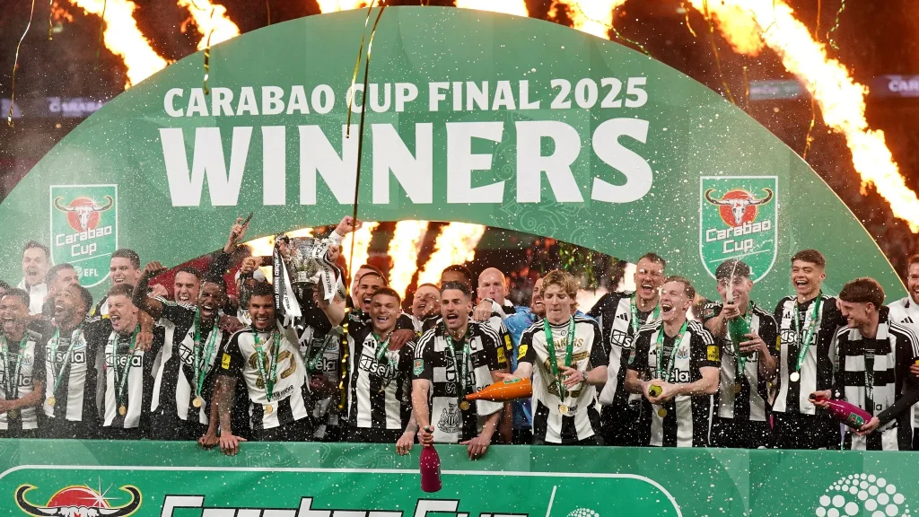 Il Newcastle spezza la maledizione: batte il Liverpool e vince un trofeo nazionale dopo 70 anni!