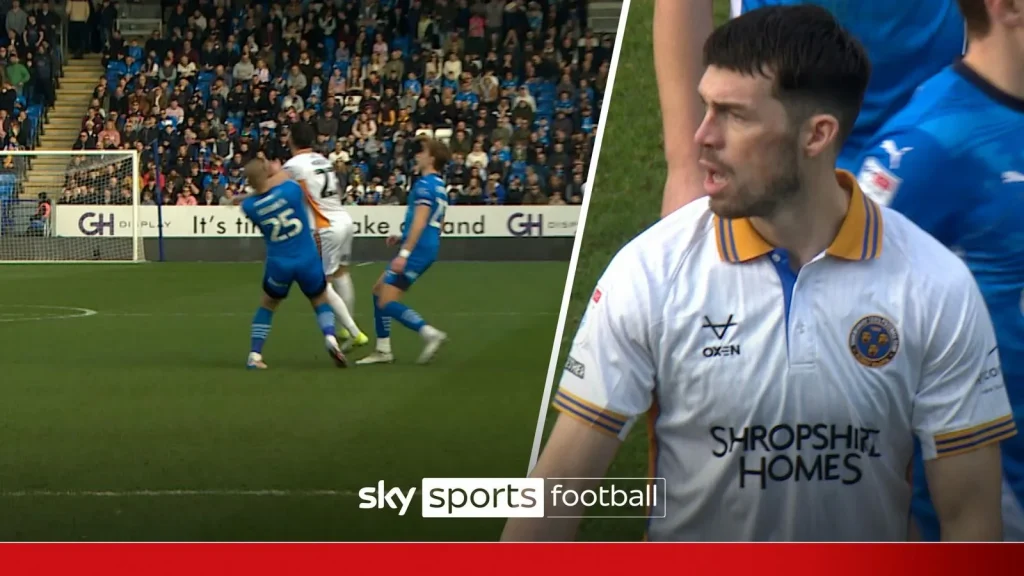 In League One una delle espulsioni più veloci nella storia del calcio: Marquis fuori dopo 7 secondi [VIDEO]