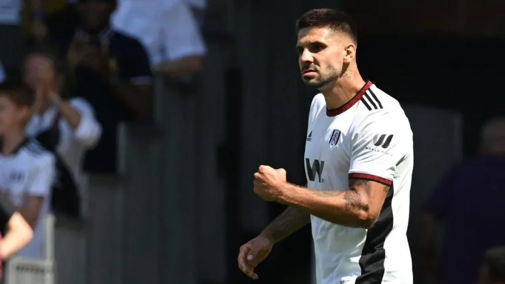 Aleksandar Mitrovic, allarme aritmia: il serbo in ospedale
