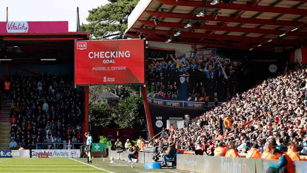 FA Cup, caos tecnologico e record: il VAR ferma tutto per otto minuti