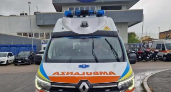 TRAGEDIA DURANTE IL GP, brutto colpo per il pilota: arriva l’ambulanza | Ha il corpo tumefatto