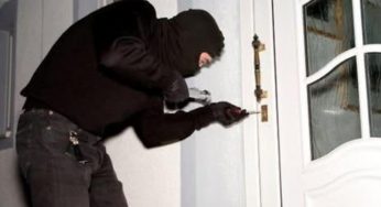 I ladri sfondano la porta: furto nella casa del calciatore | Gli hanno portato via la cosa più preziosa