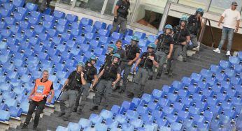 Panico fuori dallo stadio: FIGC chiede l’intervento dei celerini | Tifosi incontenibili