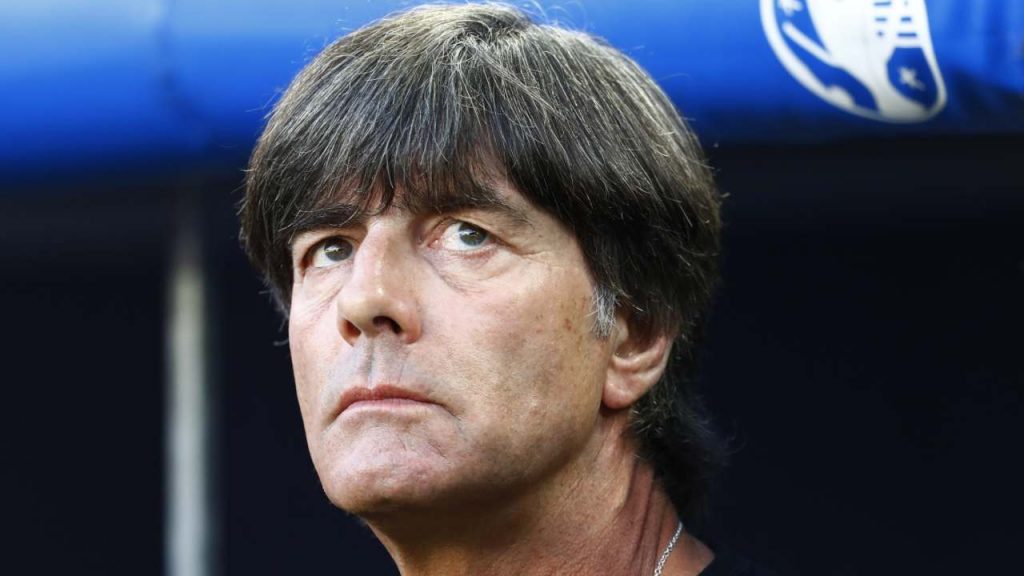 Pugno duro, esperienza e vittorie: Joachim Low è il profilo perfetto | Firma in Serie A a fine campionato